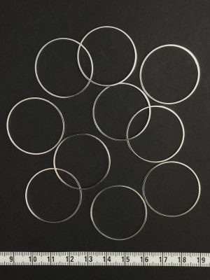 10 anneaux en laiton argenté de 3cm